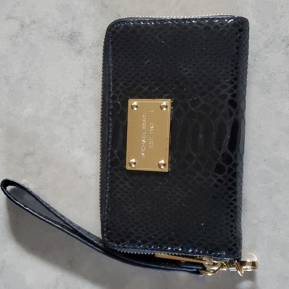 Michael Kors Handbags - Michael Kors faux snakeskin wristlet